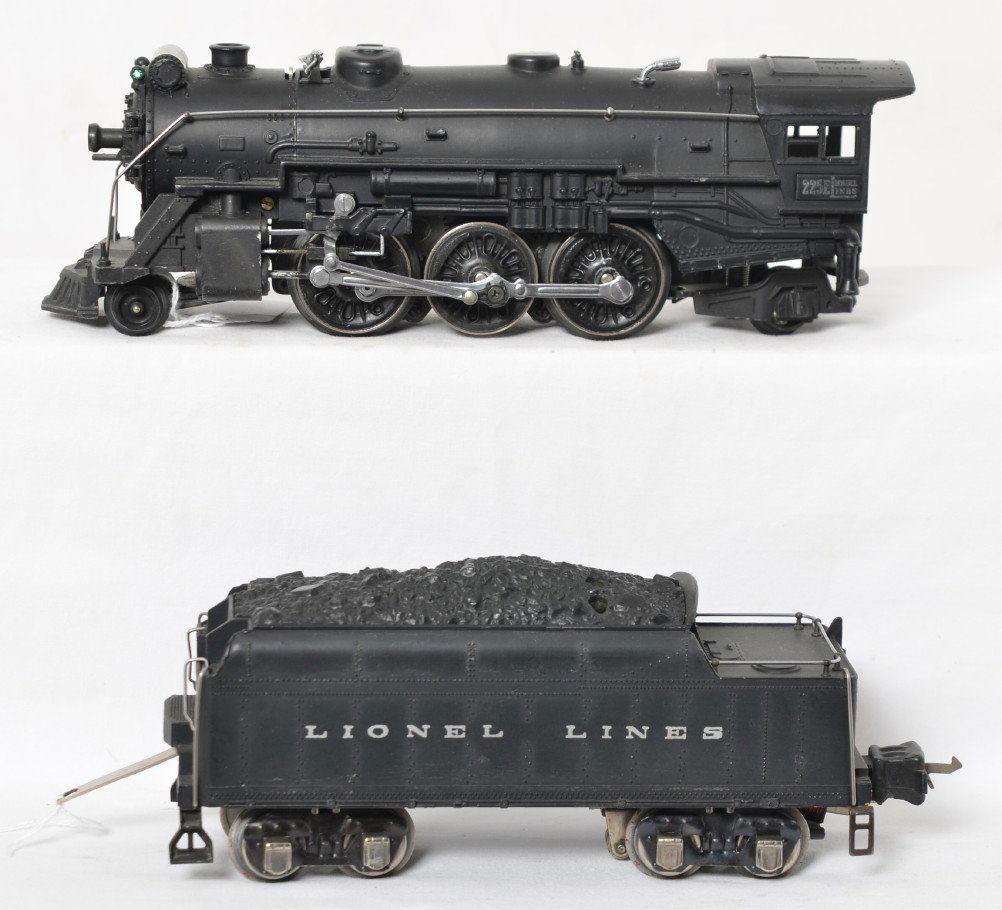 Lionel 225E steam locomotive and 2245W whistle tender: Prewar Lionel O gauge 225E steam locomotive and 2245 diecast whistle tender, loco has two small touchups, C7.