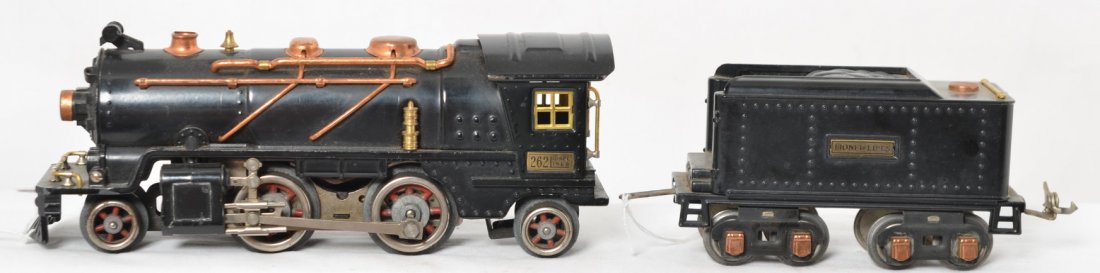 Lionel 262 steam locomotive and 262T tender: Prewar Lionel O gauge 262 steam locomotive and 262T tinplate tender, should clean and polish lower C7.