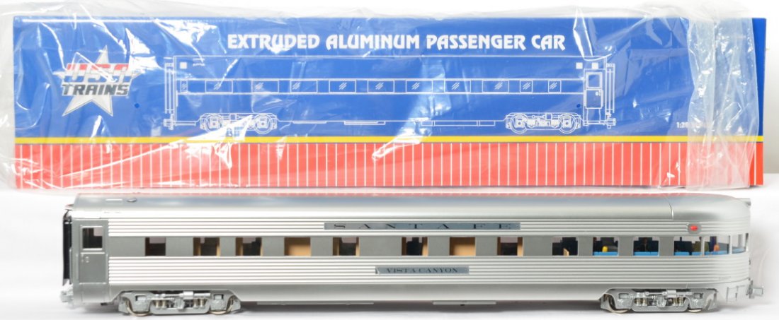 USA Trains R31000 Santa Fe Vista Canyon in OB Mint: Modern era USA Trains G scale R31000 Santa Fe Super Chief Vista Canyon observation car in original box, looks unrun C9-10. Box shows little if any wear, shipper shows light wear.