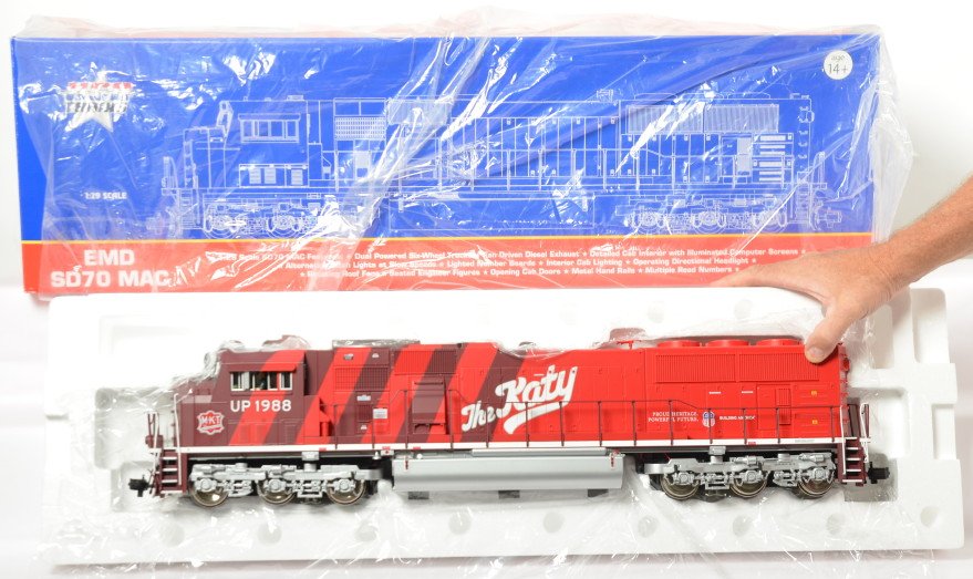 USA Trains R22618 (1988) UP/Katy SD70 Mac Heritage: Modern era USA Trains G scale R22618 (1988) Union Pacific / Katy SD70 Mac Heritage diesel locomotive in original box with instructions sheets. Train looks C9-10 with test run or very light run time. B
