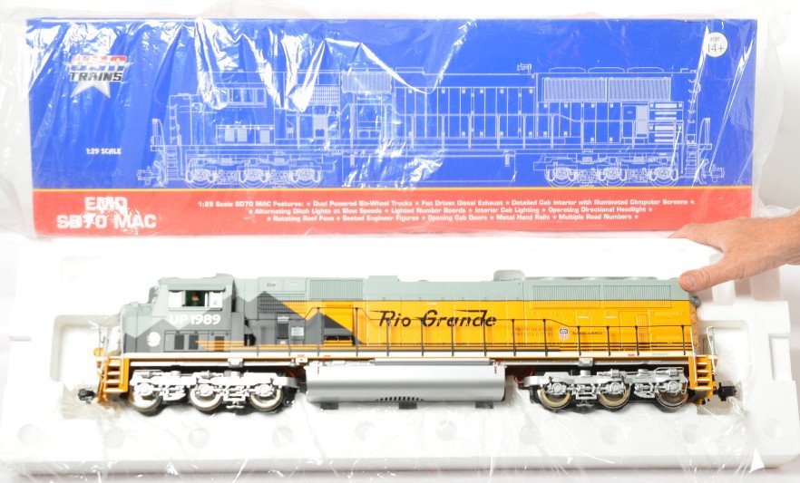 USA Trains R22619 (1989) UP/D&RGW SD70 Mac Heritage: Modern era USA Trains G scale R22619 (1989) Union Pacific / D&RGW SD70 Mac Heritage diesel locomotive in original box with instructions sheets. Train looks C9-10 with test run or very light run time.