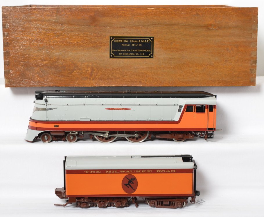 Samhongsa brass Hiawatha locomotive 22/86 G scale: Modern era G R International, made by Samhongsa G scale/ 1 gauge Hiawatha #1A (electric version) steam locomotive and tender in original box, C8 with light run time. Original wooden box shows a little