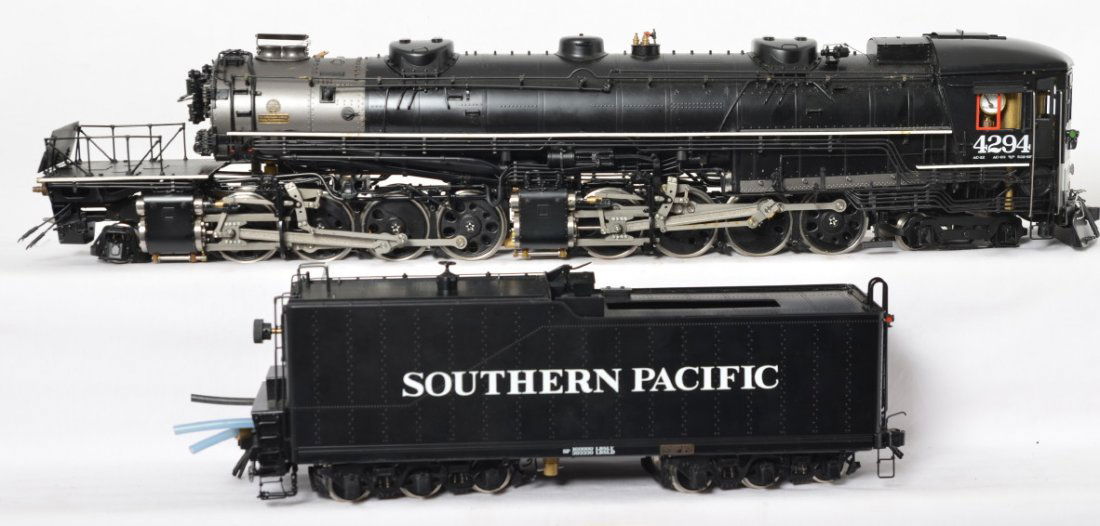 Accucraft live steam Southern Pacific Cab Forward: Accucraft modern gauge one Southern Pacific live steam Southern Pacific 4-8-8-2 locomotive. Loco is C8 with some very light dirt on the top of the loco, should clean. Loco appears to have only been fi