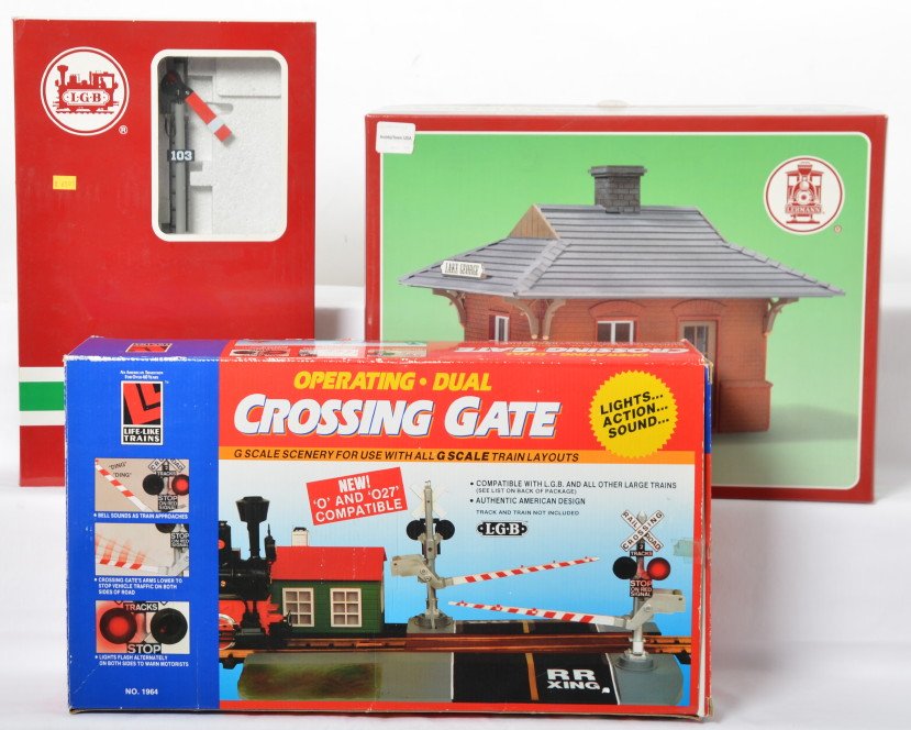 LGB and Life-Like G scale accessories in OB: Modern era LGB and Life-Like G scale/Gauge 1 accessories in original boxes. Life-Like NO. 1964 operating dual crossing gate, glue smear near roadbed, otherwise C6-7 with instructions sheets. Lehmann L