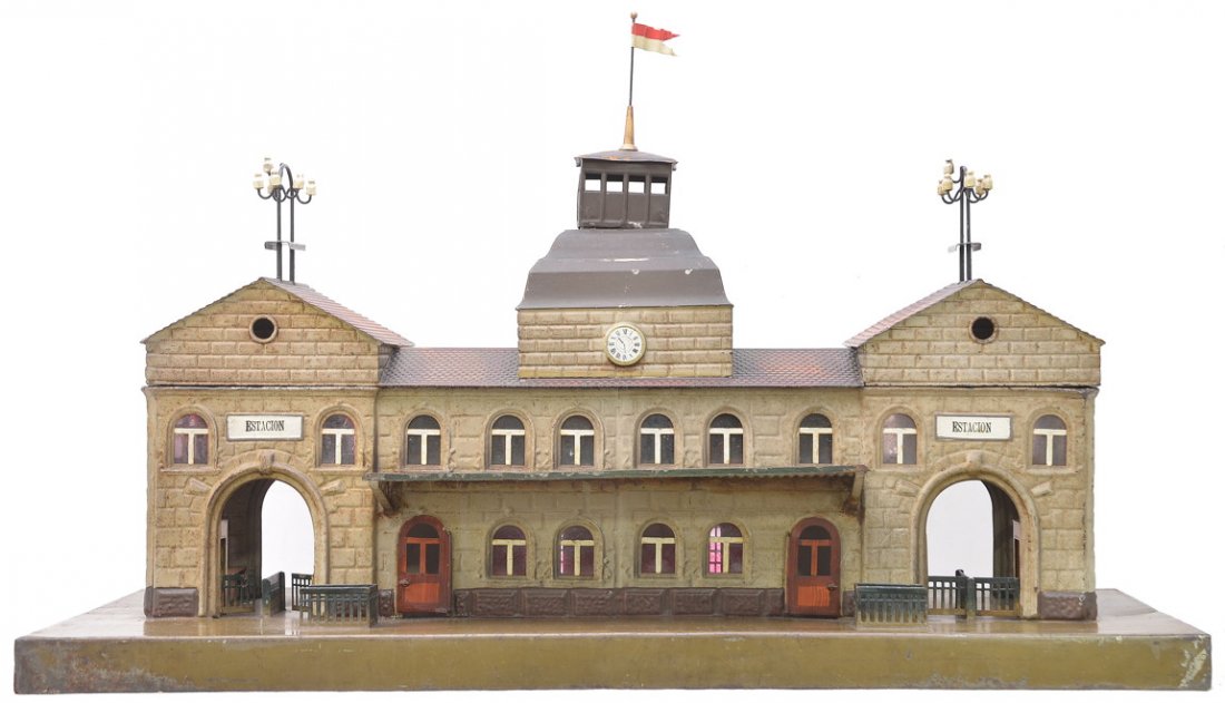 Marklin 2021 Train Station for Spanish Market: Marklin 2021 train station made for the Spanish market, circa 1921-26. An inside wall in the station is a stamped Sirvase tener los billetes preparados which translates to Please have your tickets rea