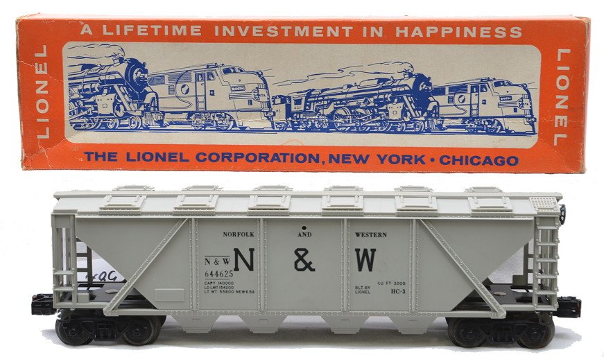 Lionel 6446-25 N&F Covered Quad Hopper OB 1963: Lionel postwar 6446-25 Norfolk & Western covered quad hopper car harder to find version with unpainted gray body, spreader brace holes, AAR trucks, two operating couplers and black lettering in OB, ci