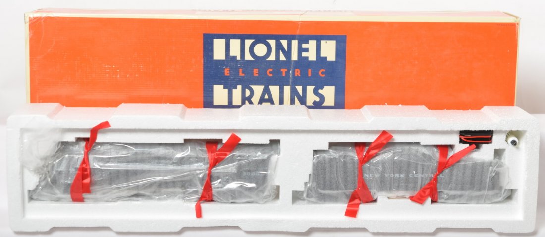 Lionel 18009 NYC Mohawk factory wrapped: Lionel modern O Gauge 18009 New York Central L-3 Mohawk in OB. Loco has Smoke, Railsounds, firebox glow and more. Loco is factory wrapped with all paperwork C9-10. OB has some corner and edge wear.