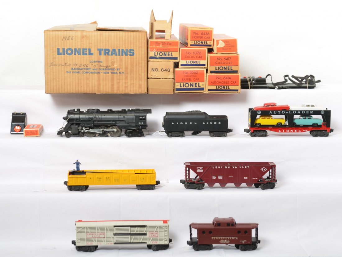 Lionel 2261 boxed freight set w/646, 2046W, 3562-50...: Postwar Lionel O gauge 2261 steam freight set in original boxes consisting of: 646 steam locomotive and 2046W Lionel Lines whistle tender with 6414 Evans Auto-Loader with correct length original autos
