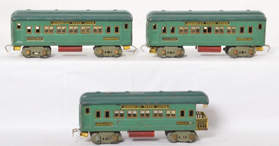American Flyer two tone green O gauge passenger cars: Prewar American Flyer O gauge passenger cars, two Pullman coaches and an observation car. One Pullman has bent steps and two missing journal boxes, otherwise trains look C6.