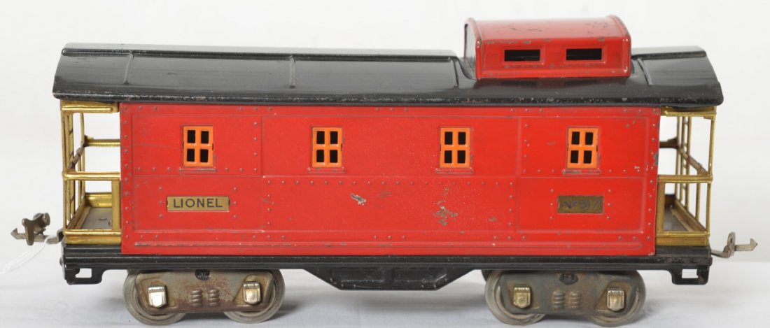 Lionel No. 517 caboose w/orig. black roof for coal: Prewar Lionel standard gauge No. 517 caboose with original black roof for the coal train set, fantastic looking C6.