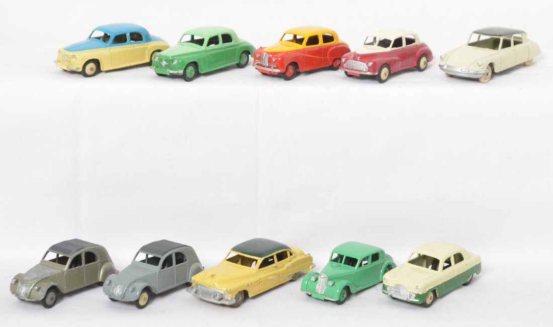 Ten Dinky Toys diecast toy cars, 161, 156, 24V...: Postwar Dinky Toys diecast toy cars, Morris Oxford, 161 Austin Somerset, two 156 Rover 75, 24V Buick Roadmaster, 24C Citroen DS 19, 162 Ford Zephyr, 40A Riley, and two Citroen 2CV (one is silver/pewte
