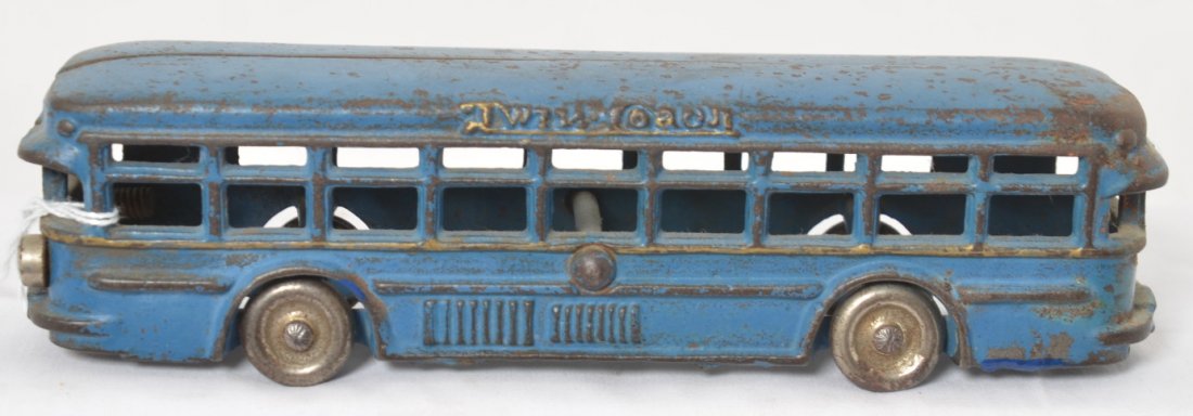 Cast iron Twin Coach passenger/touring bus 8-3/8î: Cast iron Twin Coach passenger/city/touring bus with steel wheels, 8-3/8 inches long. Appears to be in original paint. Unmarked other than Twin Coach. Some gold trim paint remains.