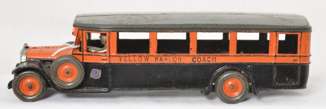 Arcade Yellow Parlor Coach touring bus 13-1/8î: Cast iron Arcade Yellow Parlor Coach 13-1/8 inches long, touring/passenger bus with steel wheels and driver. Appears to be in original paint.