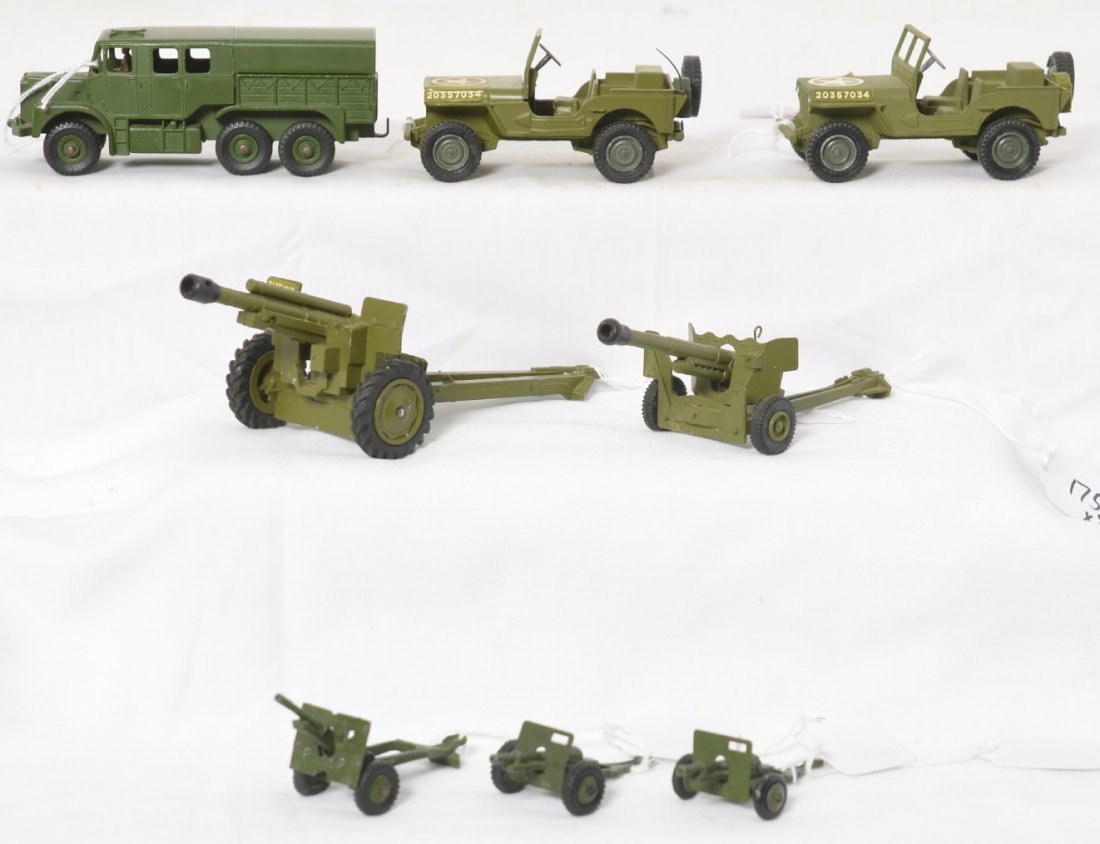Dinky 689, two US Jeeps, US 105mm, 6 pounder, etc.: Dinky Toys diecast military toy vehicles, 689 medium artillery tractor, two US Jeeps, 696 25 pounder, two unnumbered cannons, 6 pounder anti-tank gun, and US 105mm gun. All appear to be in original co