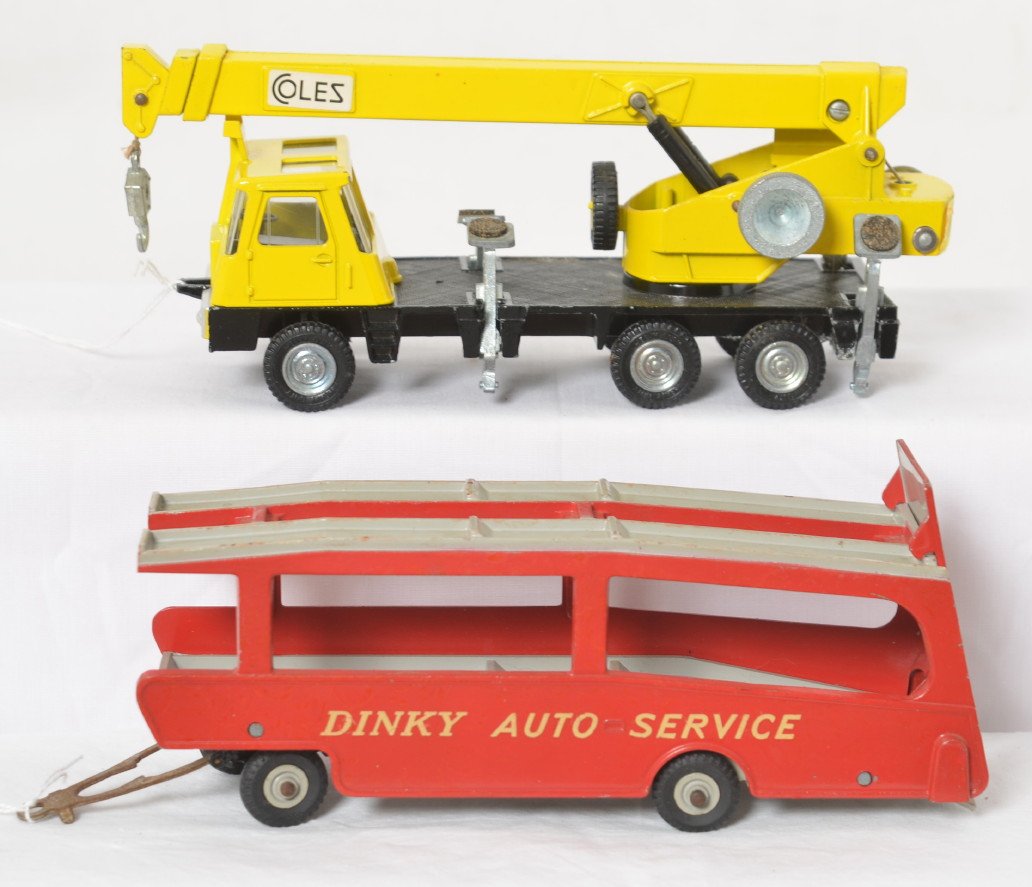 Dinky Supertoys 985 trailer and Coles Hydra Truck 150T: Dinky Supertoys 985 Dinky Auto Service trailer for car carrier and Dinky Toys Coles Hydra Truck 150T in original condition with original paint, decals, and tires. Tiny bit of oxidation and light surfa