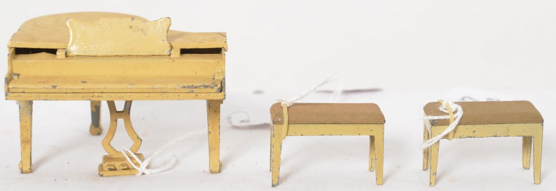 Tootsietoy Grand Piano w/stools doll house furniture: Diecast Tootsietoy lead Grand Piano with stool, piece of doll house furniture. Some oxidation and flaking paint, otherwise in original condition. Lyre has not been repaired.