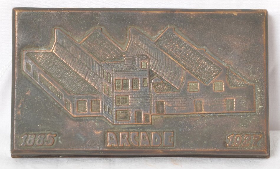 Arcade bronze desk top Advertising paper weight: Arcade Mfg. Co. Freeport, ILL 1885-1927. Bronze/bronze plated diecast desktop paper weight, measuring approximately 5-1/8 inches long, 3 inches wide, and 5/8 inch thick.