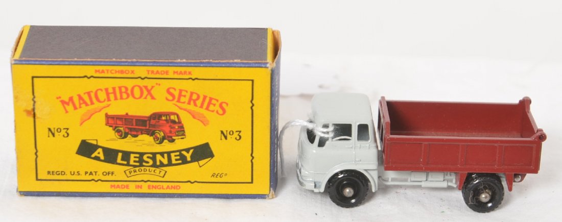 Matchbox No. 3 Bedford 7-1/2T tipper in OB, New: Diecast Matchbox by Lesney No. 3 Bedford 7-1/2T tipper in original box, looks new, no wear. Original paint and wheels. Box shows a skinned spot on end flap, super square and solid otherwise. 3B2