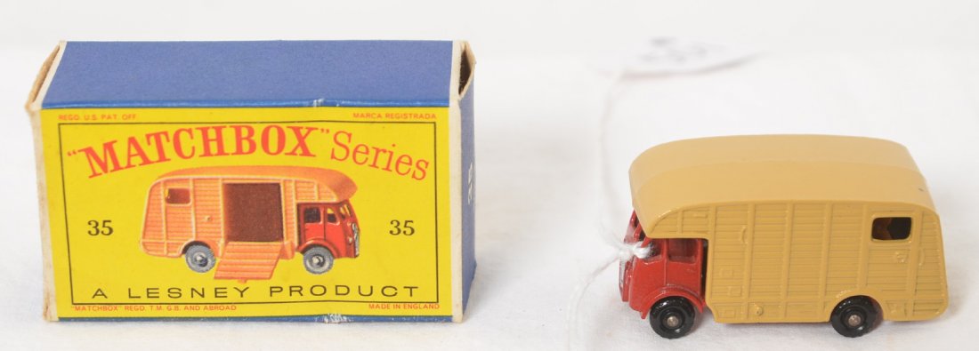 Matchbox Lesney No. 35 Marshall Horse Box MK7: Diecast Matchbox made by Lesney No. 35 Marshall Horse Box MK7 looks new showing no wear. Box shows no wear. Original paint and tires, horse inside truck. 35A7