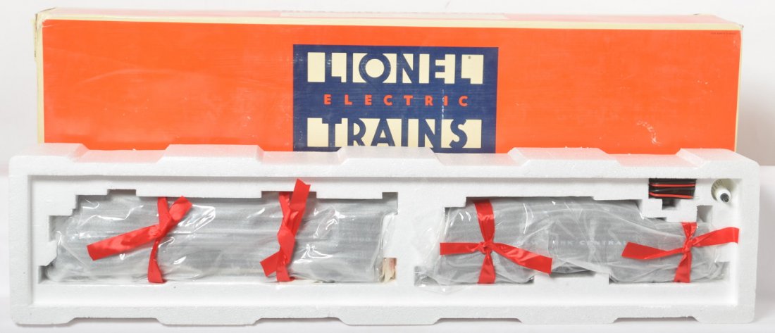 Lionel 18009 NYC Mohawk factory wrapped: Lionel modern O Gauge 18009 New York Central L-3 Mohawk in OB. Loco has Smoke, Railsounds, firebox glow and more. Loco is factory wrapped with all paperwork C9-10. OB has some light shelf wear.