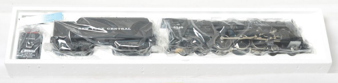 Lionel 18005 New York Central Hudson with case: Lionel modern O Gauge 18005 New York Central 700E Hudson in OB. Loco comes with paperwork. Loco is factory wrapped in the inner carton C9-10. Case is also sealed.