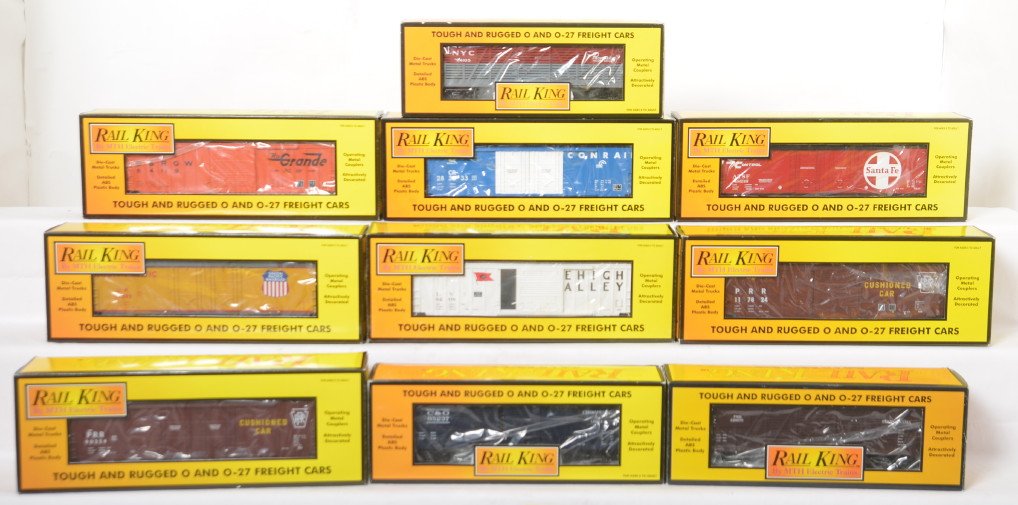10 Railking boxcars and stock cars 7480, 7453, 7442,: MTH Railking modern O gauge freight cars in OB. Ten freight cars include 7112 New York Central stock car, 7113 Chesapeake and Ohio stock car, 7469 Union Pacific boxcar, 7480 Rio Grande boxcar, 7105L P