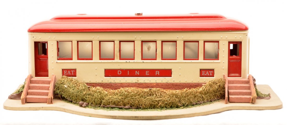 Lionel Prewar 442 Landscaped Diner: Lionel prewar O gauge 442 landscaped diner. Both shrubs by the steps are broken off. The diner is C6.