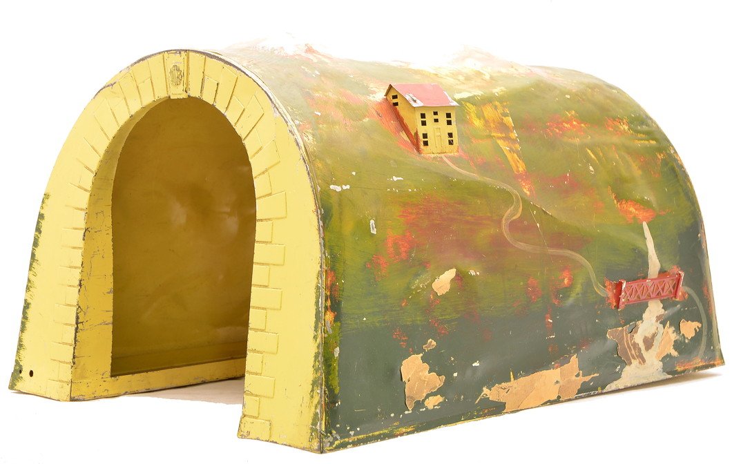 Lionel Prewar Std. Ga. 120L Illuminated Tunnel: Lionel prewar standard gauge 120L illuminated tunnel. The colors on the tunnel are clean, C6-7.