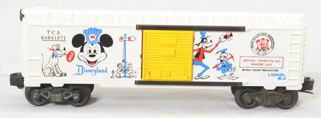 Lionel Disney 6464-1971 TCA boxcar: Lionel Postwar O gauge 6464-1971 Disney / TCA Anaheim convention boxcar. Car is C8 with some run time and some light finger prints on the white body which might clean.