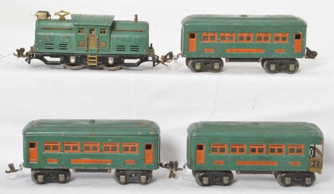 Lionel 252 electric, 607, 607, 608 peacock passenger: Prewar Lionel O gauge 252 center cab electric locomotive with two 607 Pullman coaches, and 608 observation in Peacock Blue. Trains look nice C6 and will clean to look a little better.