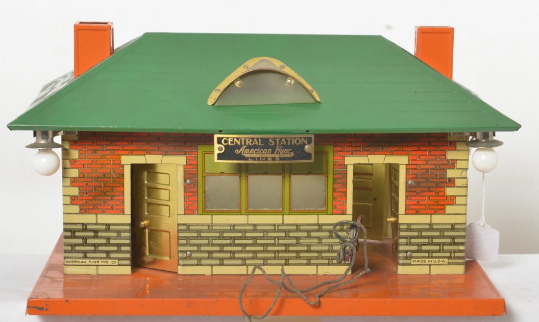 American Flyer Central Station illuminated prewar: Prewar American Flyer wide/narrow gauge illuminated Central Station, C6+. Great looking station.