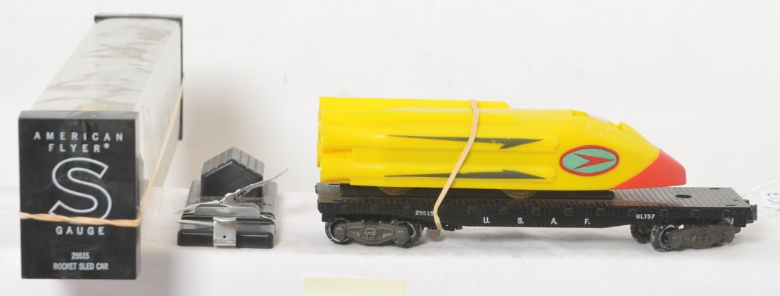 American Flyer 25515 Rocket Sled: American Flyer postwar S gauge 25515 Rocket Sled Car, original rocket sled has the man, unpainted variation, one coupler has light surface rust on the underside otherwise nice C7-8. Clear pack has bot