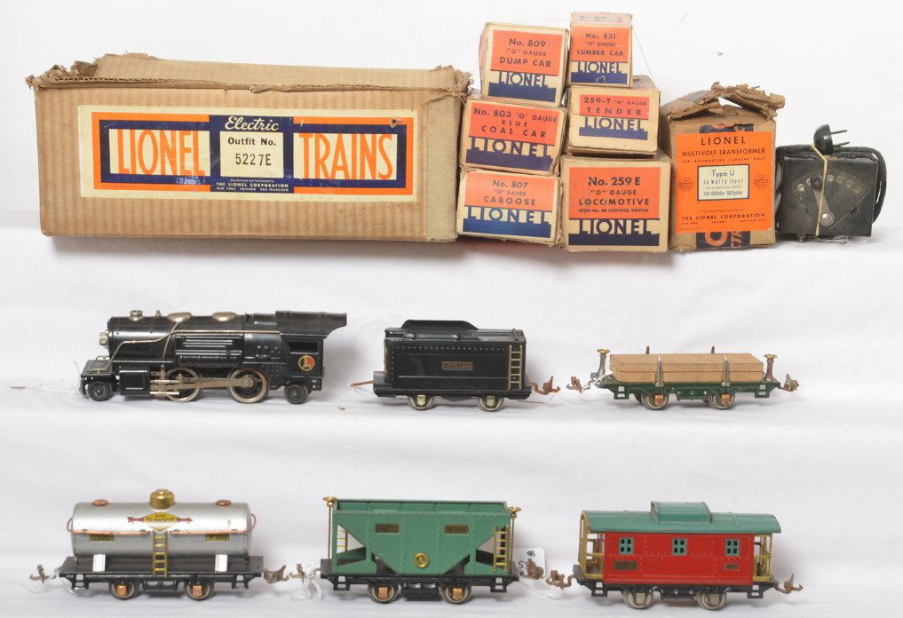 Lionel 5227E boxed 259E/259T, 831, 803, 804, 807 set: Prewar Lionel O gauge boxed 5227 E steam freight set consisting of: 259E steam loco and 259T tinplate tender, 831 flatcar w/lumber, 803 hopper, 804 Sunoco tank, 807 caboose. Trains look C6 area. Type