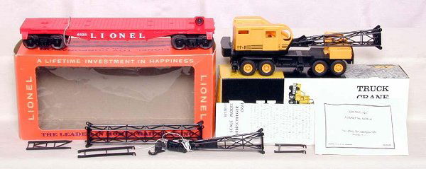 Tough Lionel RED 6828 P&H in OB: Lionel 6828 P&H crane car with very hard to find red flat. Flat is unrun, 6424-11 mold version, C9-10 with crisp original lettering. Includes an original dark yellow 6828-100 with packet, inst. sheet