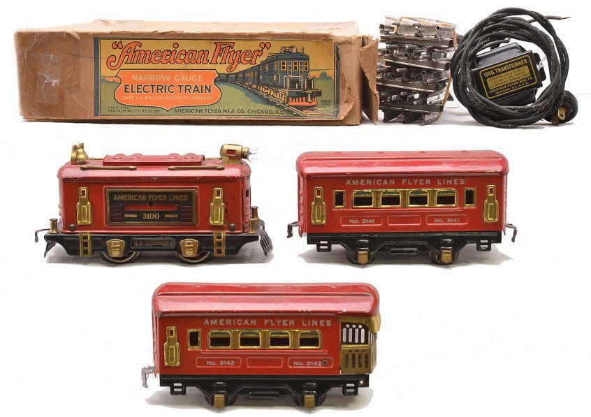 Am Flyer Red Vanguard Passenger Set no. 1312: American Flyer prewar O gauge red Vanguard passenger set no. 1312, circa 1930 in set box containing; 3100 electric loco, 3141 Pullman, 3142 observation, 1046 20-watts transformer and eight curve track