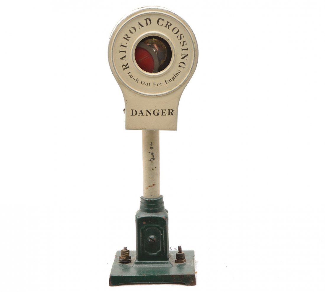 Ives Wide Ga. 333 Banjo w/Green Cast Iron Base: Ives prewar wide gauge 333 Banjo signal with a green cast iron base, C5-6.
