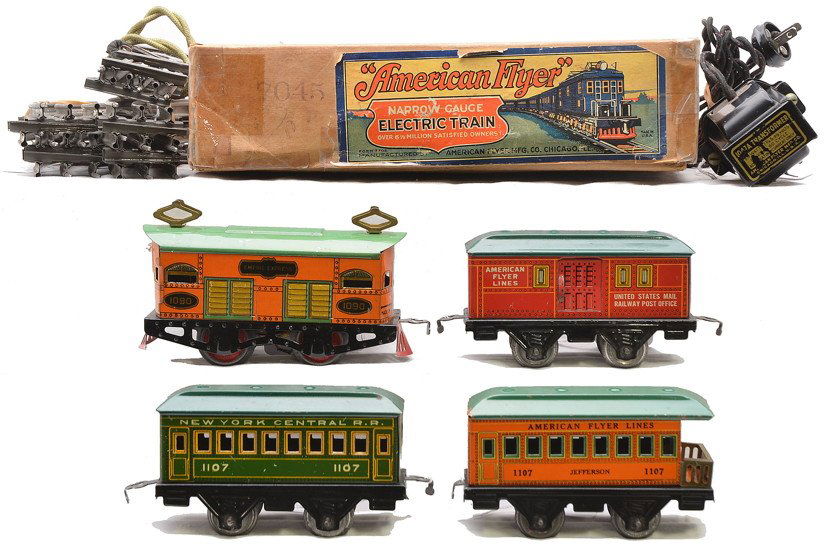 Am Flyer O Ga. Lithographed Pass Set 7045: American Flyer prewar O gauge lithographed passenger set no. 7045 in OB with some original cardboard inserts including; 1090 orange Empire Express electric lobo with green roof, 1108 red baggage with