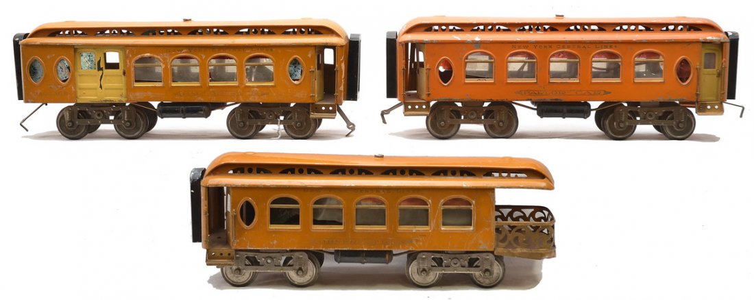 Lionel Yellow/Orange Pass Cars 19 190 Orange 18: Lionel prewar standard gauge passenger cars with cream window sills and doors and gold window dividers including; 19 orange/yellow baggage/Pullman combo, 18 unusual orange Pullman and a 190 orange/yel