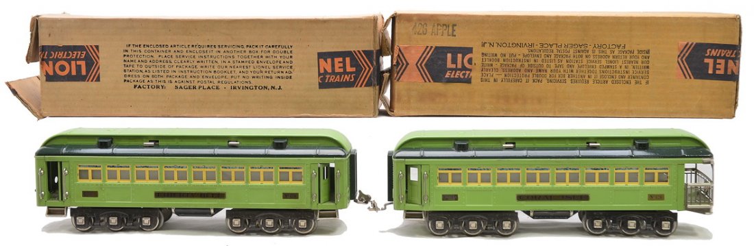 Lionel Two-Tone Green 424 Pullman 426 Boxed: Lionel prewar standard gauge two-tone green Stephen Girard passenger cars including; 424 Liberty Bell Pullman and a 426 Coral Isle observation in OBs. Cars have brass plates, nickel trim and journals.