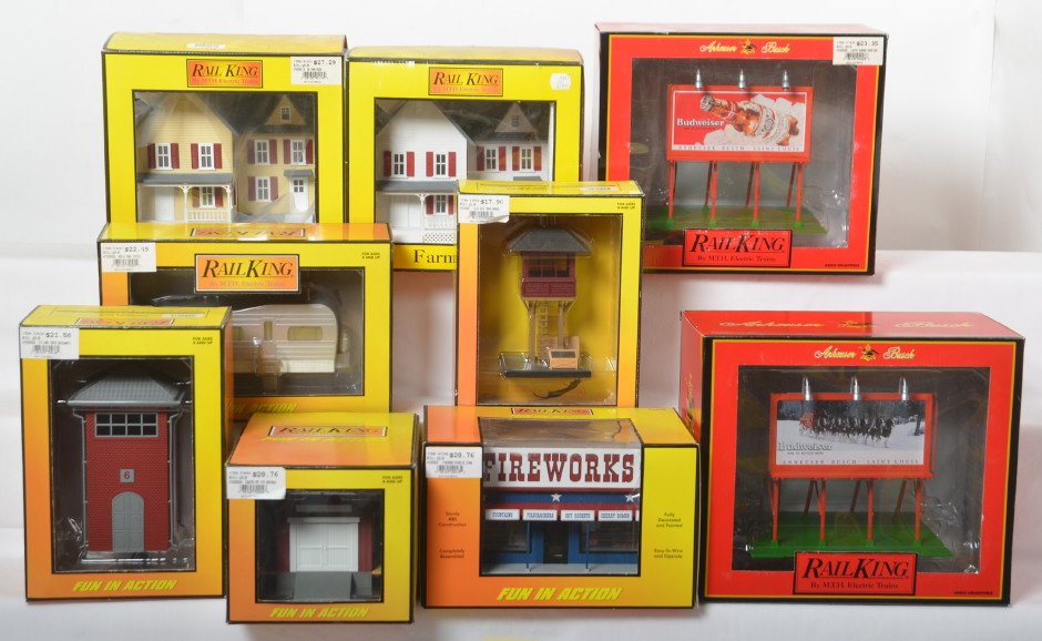 8 Railking houses and billboards 90255, 90005, 90116,: MTH Railking modern O gauge buildings and billboards in OBs. Eight items include 90208 Anheuser Busch billboard, 90255 Budweiser billboard, 900005 Stainless mobile home, 90004 country freight station,