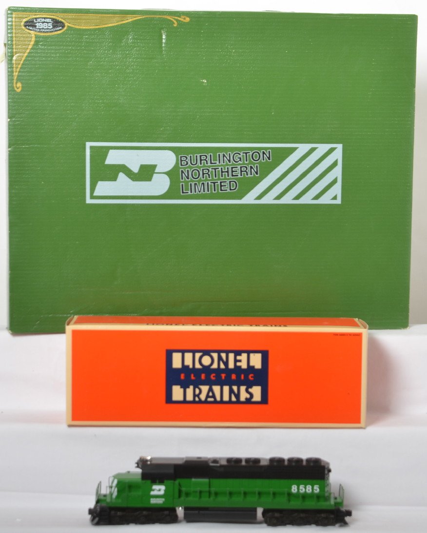 Lionel 1552 Burlington Northern Limited and extra: Lionel modern O Gauge 1552 Burlington Northern Limited set in OB. Loco is C8 with run time. Also includes 18208 dummy SD-40 diesel locomotive. Trains overall are C8 condition. OB has some light wear.