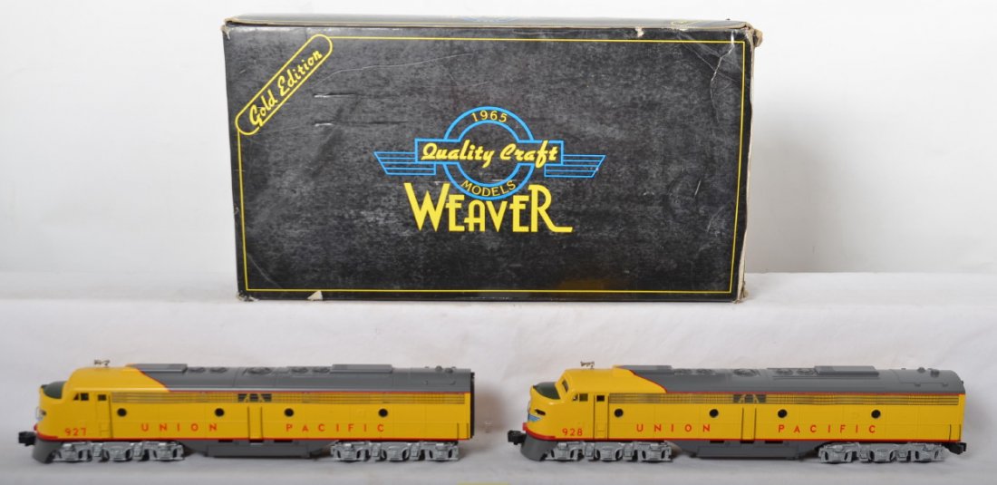 Weaver Union Pacific E-8 A-A: Williams modern O gauge Union Pacific E-8 A-A diesel locomotive set in OB. Locos are C8 with run time. Locos feature dual motors. OB has moderate corner and edge wear.