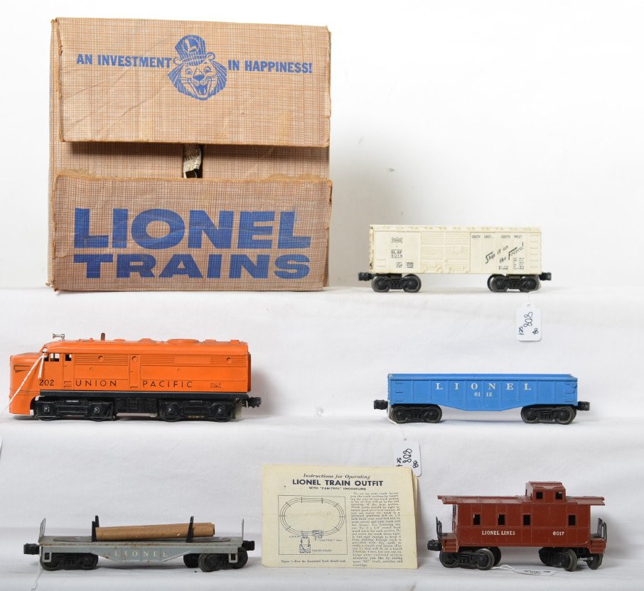 Lionel 1569 UP Alco diesel freight set in OB: Postwar Lionel O gauge 1569 UP diesel Alco freight set in original box with instructions sheet. Set is comprised of 202 Alco powered A unit, 6014 Frisco boxcar, 6411 log car, 6112 canister car, 6017 c