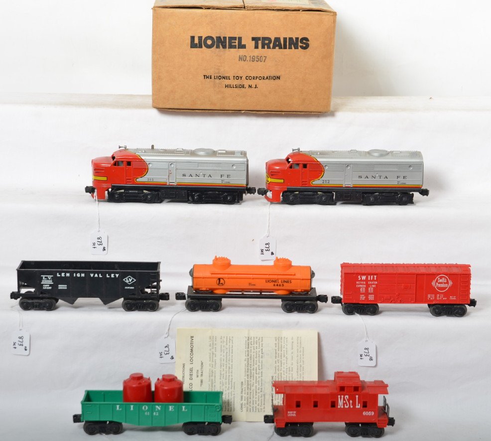 Lionel No. 19507 SpiegelÃ•s Santa Fe diesel freight in: Postwar Lionel O gauge No. 19507 Santa Fe Alco diesel freight set in original set box. Set is comprised of: 215P and 212T Santa Fe diesel Alco A units (212T is missing portion of pilot), 6465 Lionel L