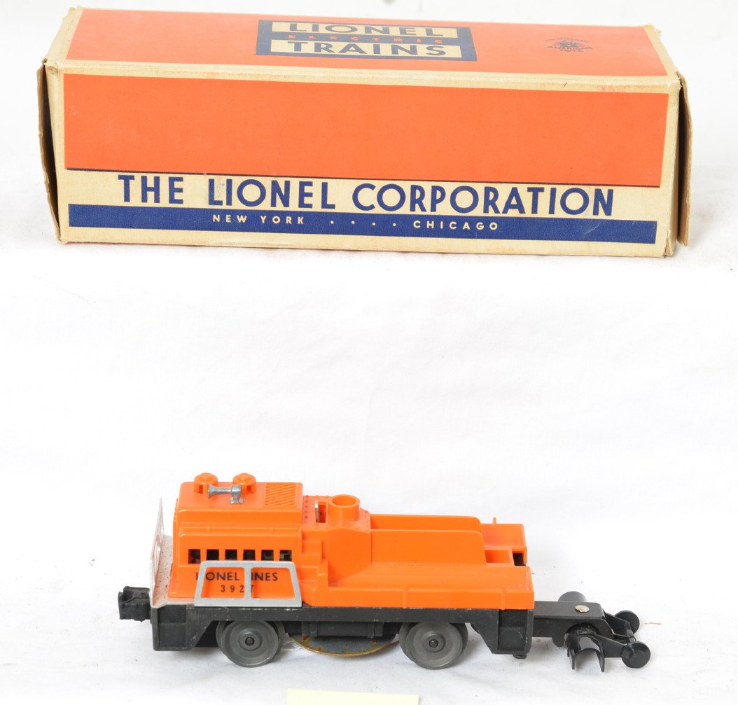 Lionel 3927 track cleaning car in OB w/components: Postwar Lionel O gauge No. 3927 track cleaning car in original box with an insert, instructions, containers, and tag, lightly run C8. Box has very small tears to some flaps/folds, C7-8.