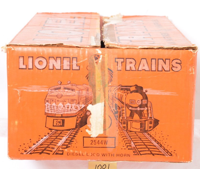 Tough Lionel 2544W original Super Chief set box: Lionel postwar O gauge 2544W original set box only for the 2383 Super Chief red stripe aluminum car set. This is a very hard to find set box in orange from 1960. A few skin spots and some wear on the