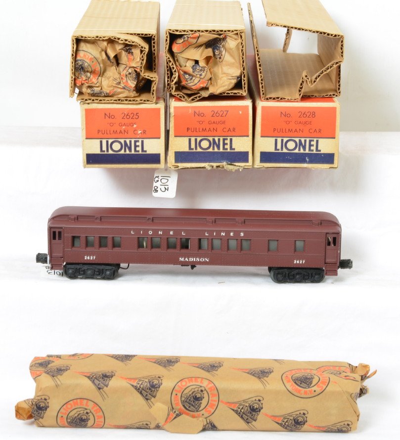 MINT Lionel Madison cars 2625, 2627, 2628 OB: HOLY COW! Lionel postwar O gauge Madison cars 2625, 2627 and 2628. I would say I am probably the first guy to take two of these out to inspect them, the third one I just left because I donÃ•t belie