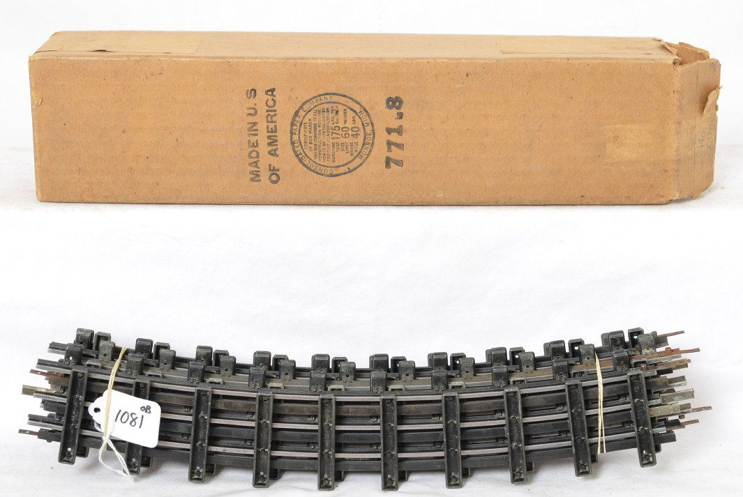 Lionel 771 curved track 8 sections T-Rail in OB: Prewar Lionel O gauge 771 curved track 8 sections T-Rail with connectors in original box, C6. Box is square and solid with no torn or missing flaps.
