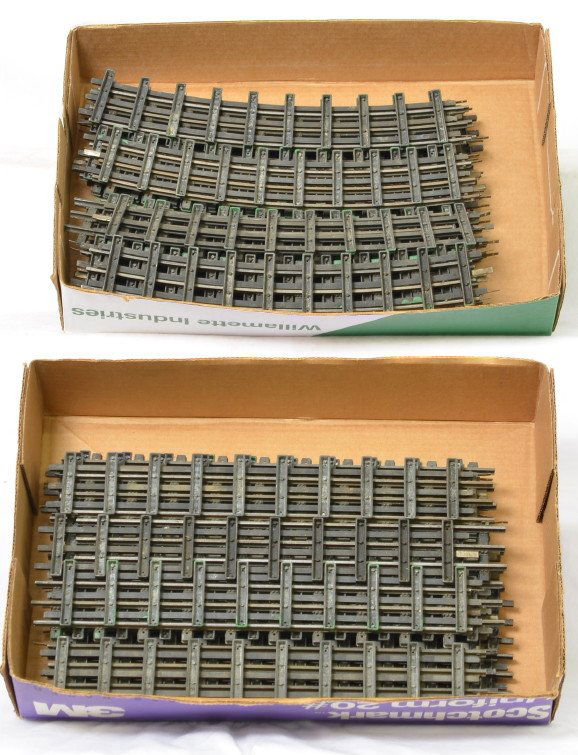 Lionel O gauge T-Rail track 32 771 curved, 30 772: Prewar Lionel O gauge No. 771 curved T-Rail track, 32 sections. No. 772 straight T-Rail track, 30 sections. Track has layout paint, light surface rust, some connectors, etc., C6 range. Entire lot was