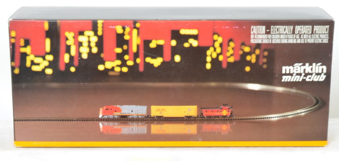 Marklin 8168 Santa Fe Z gauge set: Marklin Z gauge 8168 Mini Club Santa Fe starter set in OB. Includes track and transformer. Trains are C8+. OB has some light shelf wear.